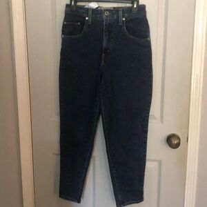 Silver tab Levi’s mom jean size 27 dark wash